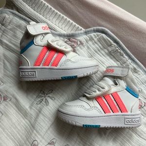 Toddler adidas size 5